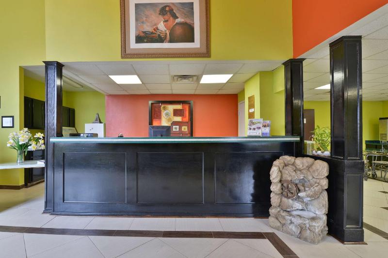 هتل Americas Best Value Inn & Suites Haltom City Ft. Worth