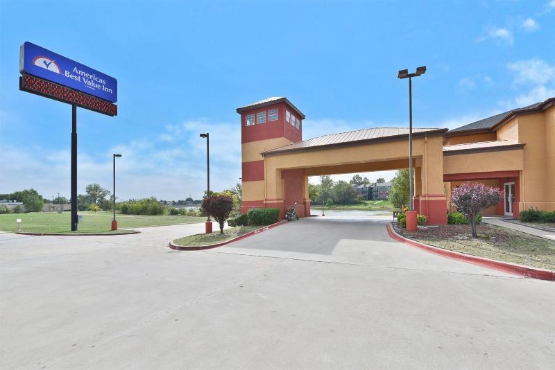 هتل Americas Best Value Inn & Suites Haltom City Ft. Worth