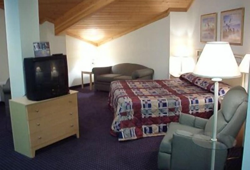 בית מלון כפרי Ameristay Inn & Suites