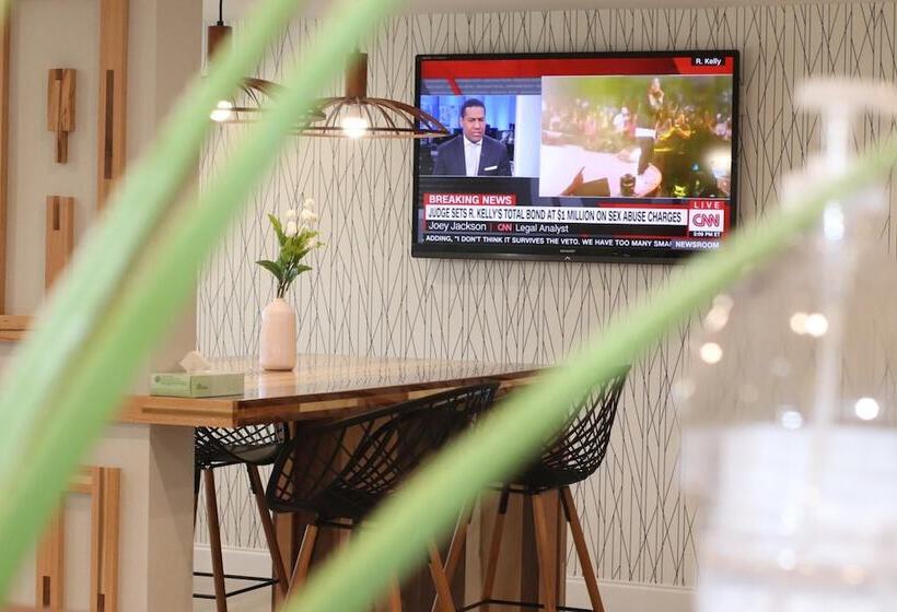 בית מלון כפרי Arya Inn & Suites