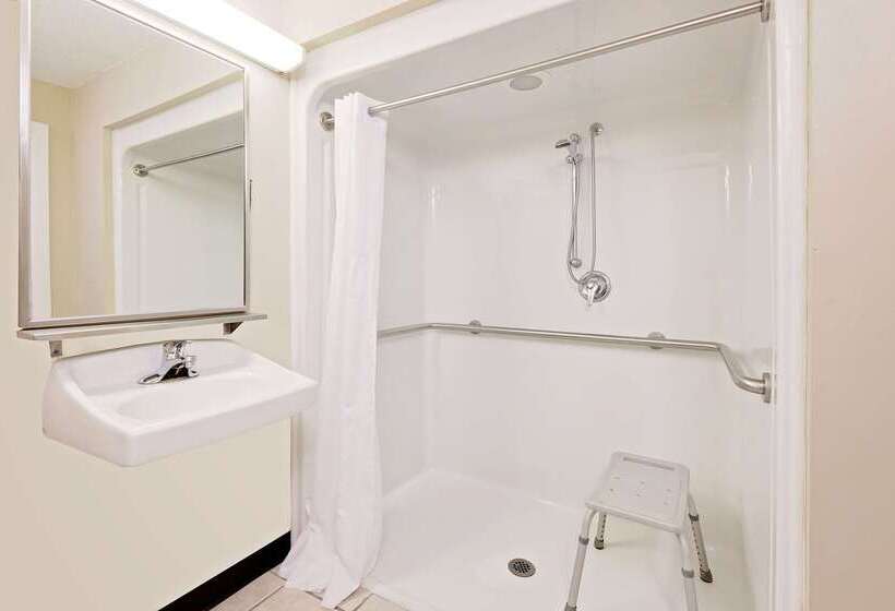 בית מלון כפרי Baymont By Wyndham Battle Creek Downtown
