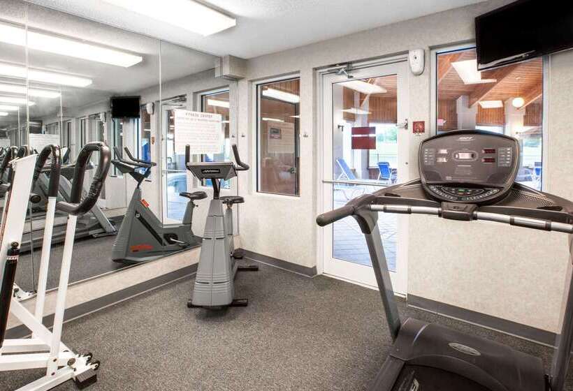 בית מלון כפרי Baymont By Wyndham Howell/brighton