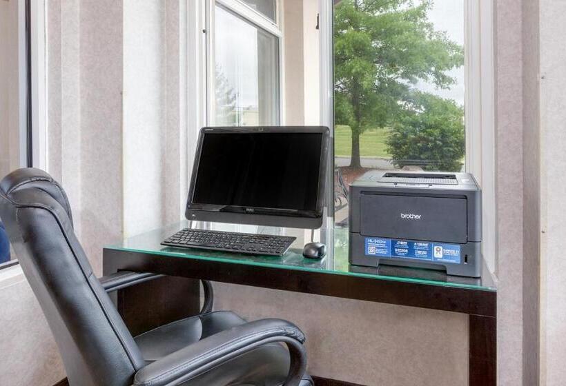 בית מלון כפרי Baymont By Wyndham Howell/brighton