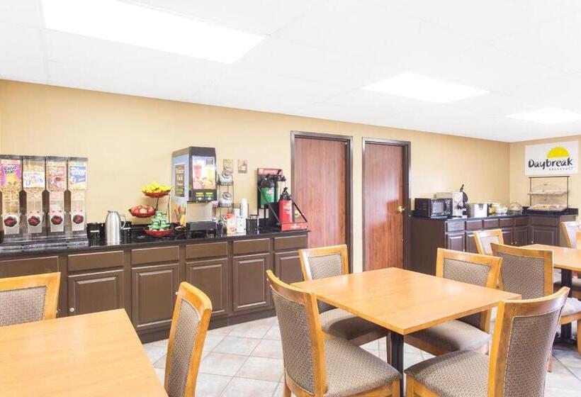 هتل Days Inn By Wyndham Phenix City Near Fort Moore