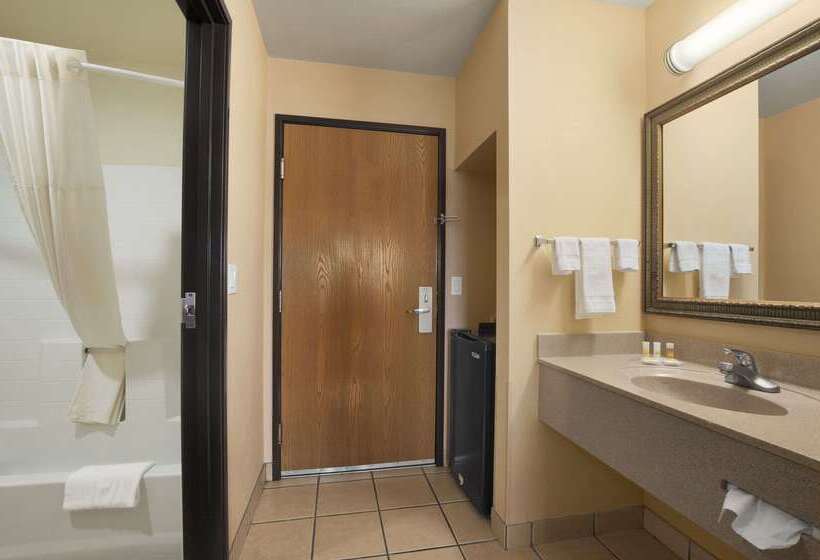 هتل Days Inn & Suites By Wyndham San Antonio North/stone Oak
