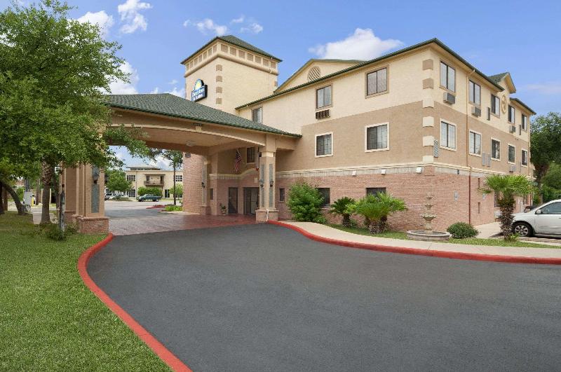 هتل Days Inn & Suites By Wyndham San Antonio North/stone Oak