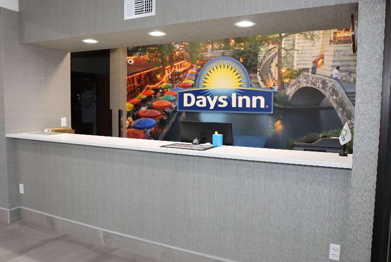هتل Days Inn & Suites By Wyndham San Antonio North/stone Oak