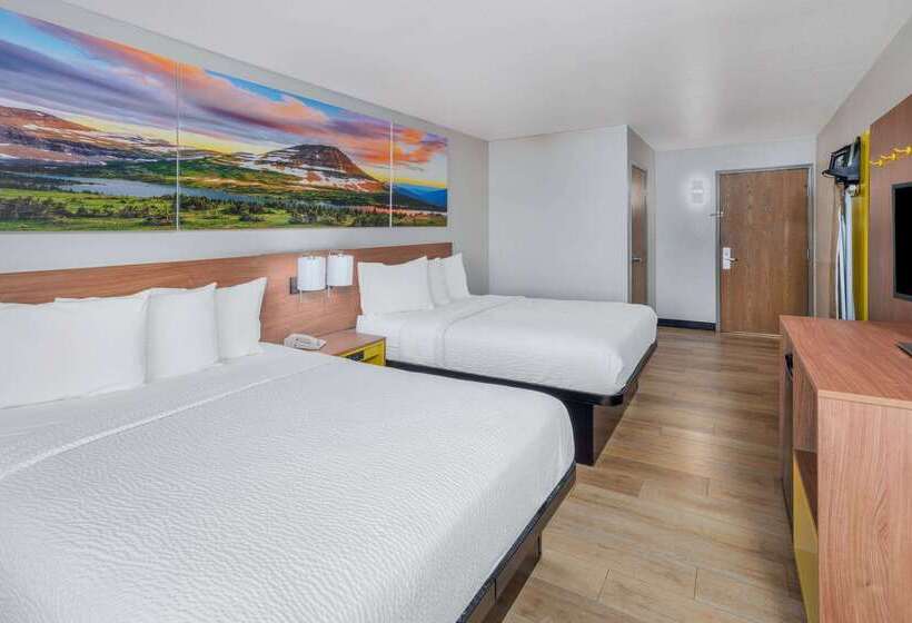 בית מלון כפרי Days Inn & Suites By Wyndham Greeley