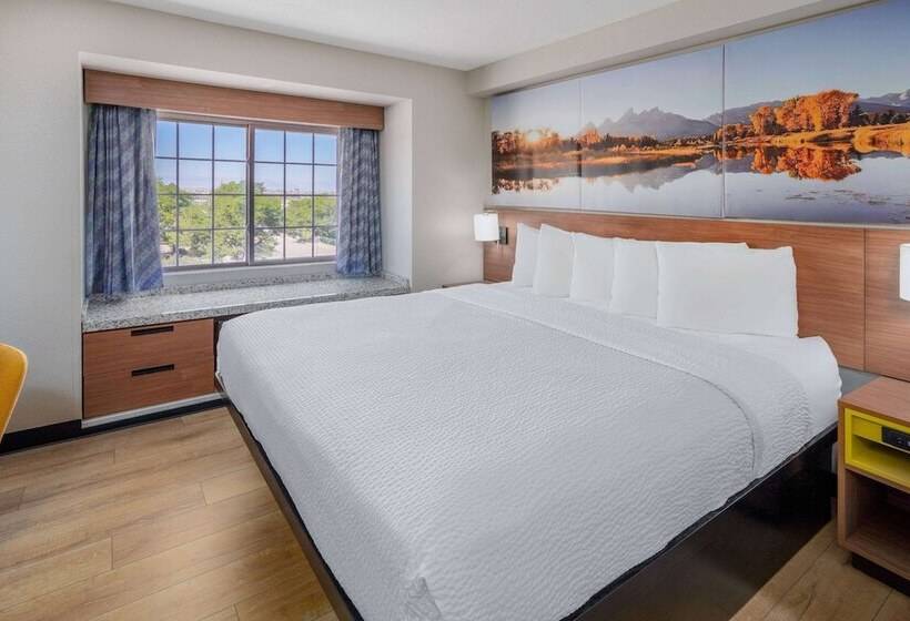 בית מלון כפרי Days Inn & Suites By Wyndham Greeley