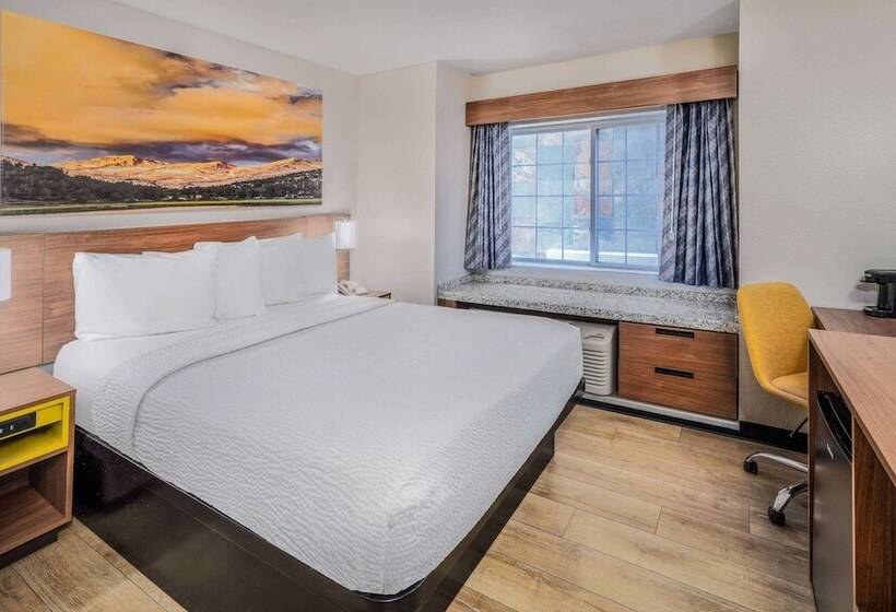 בית מלון כפרי Days Inn & Suites By Wyndham Greeley