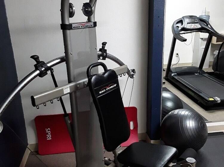 فندق Days Inn & Suites By Wyndham Hutchinson