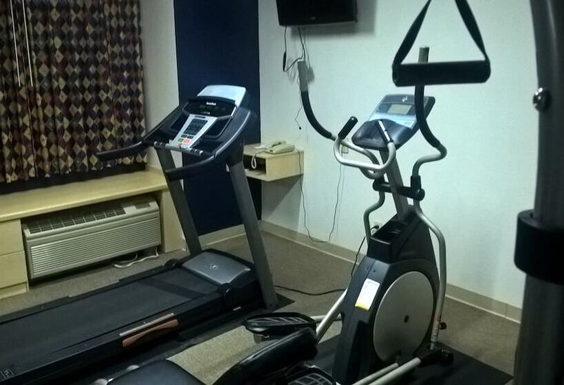 فندق Days Inn & Suites By Wyndham Hutchinson