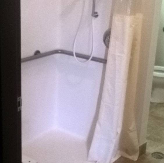 فندق Days Inn & Suites By Wyndham Hutchinson