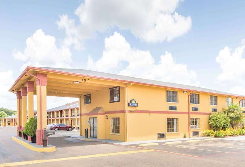 هتل Days Inn & Suites By Wyndham Marshall