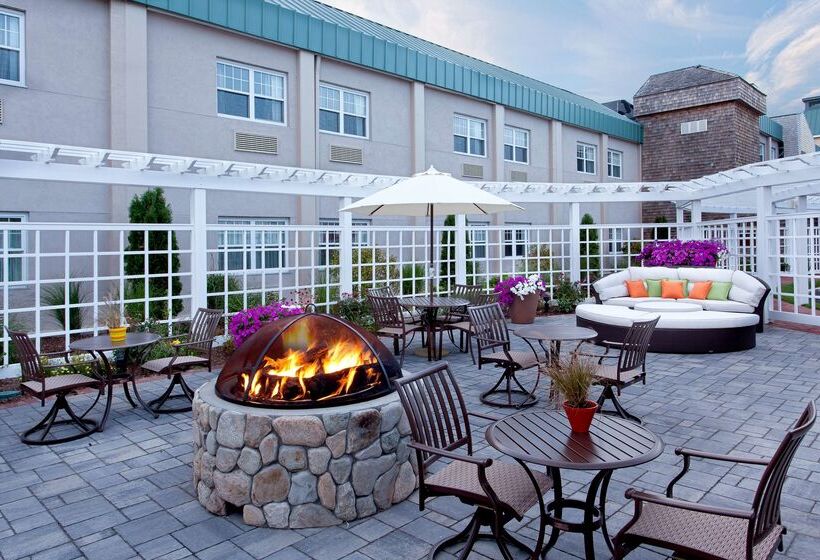 هتل Doubletree By Hilton Cape Cod Hyannis
