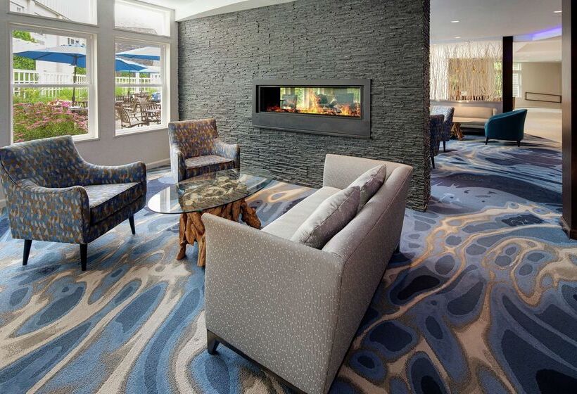 هتل Doubletree By Hilton Cape Cod Hyannis