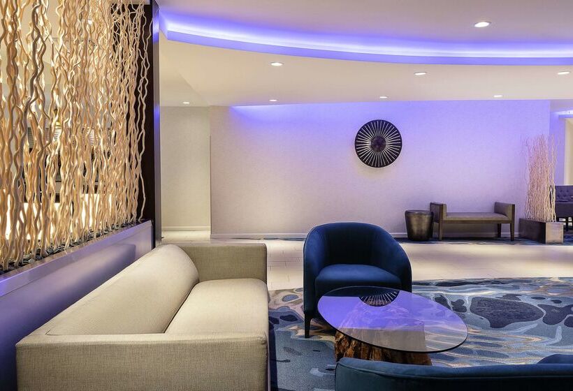 هتل Doubletree By Hilton Cape Cod Hyannis