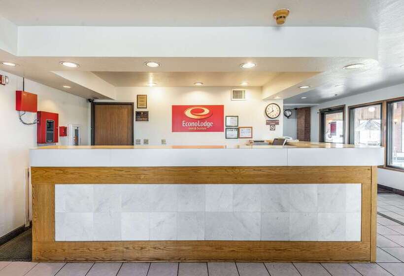 هتل Econo Lodge Inn & Suites