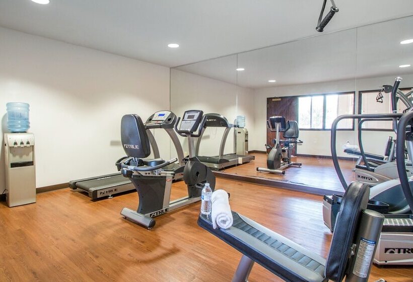 هتل Greenstay Inn & Suites Court View