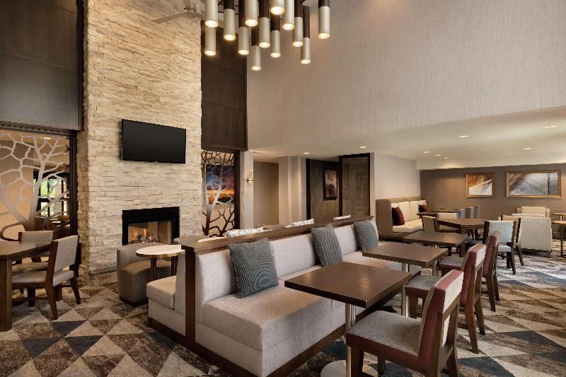 هتل Homewood Suites By Hilton Portland Airport