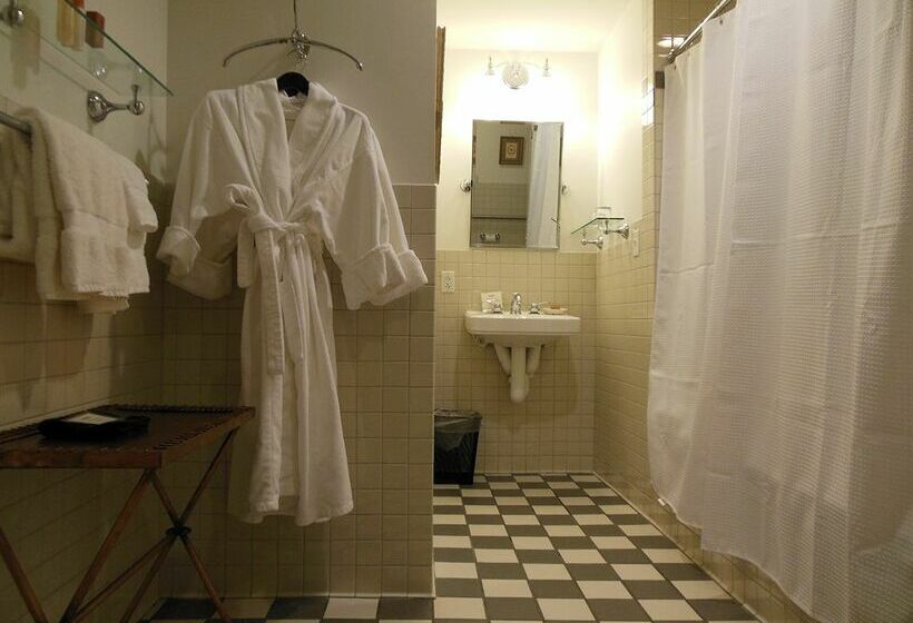 هتل Inn On Broadway