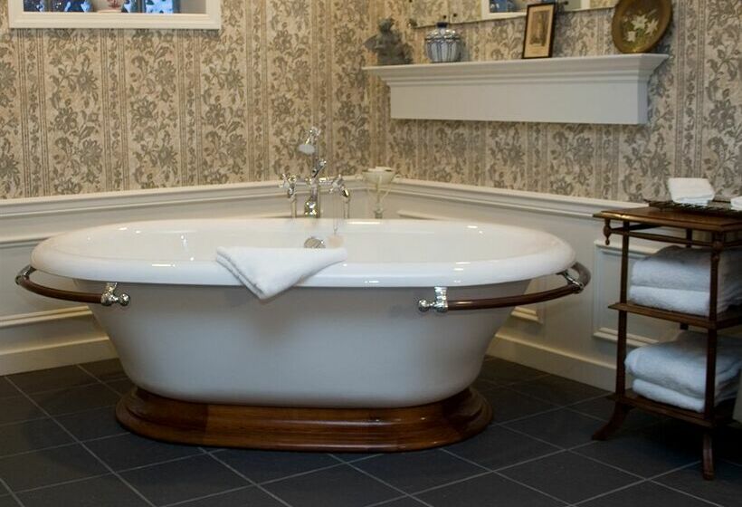 هتل Inn On Broadway