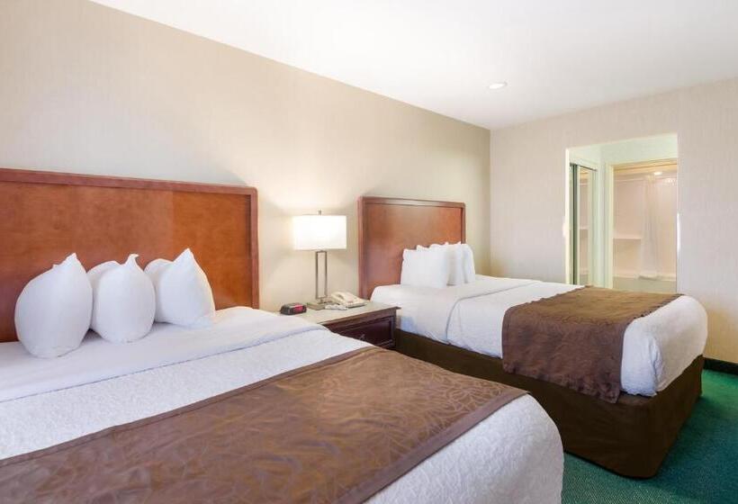 هتل Mainstay Suites Airport