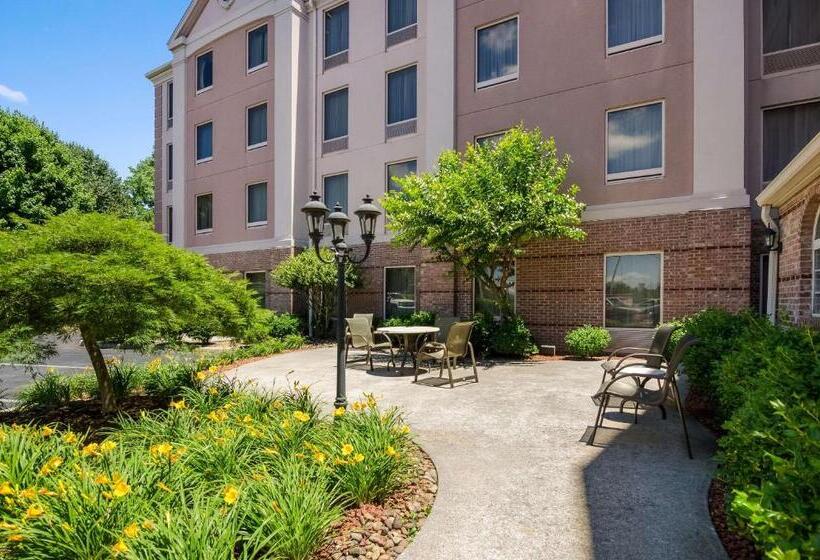 هتل Mainstay Suites Airport