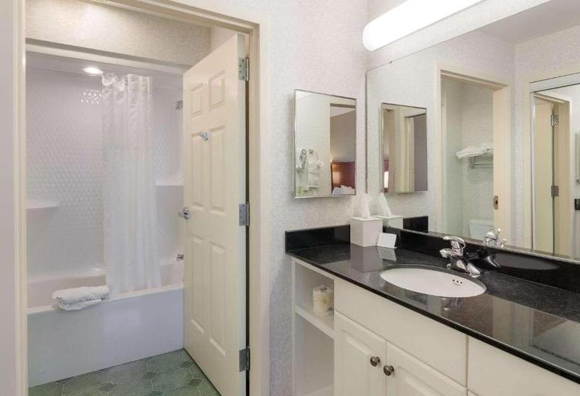 هتل Mainstay Suites Airport