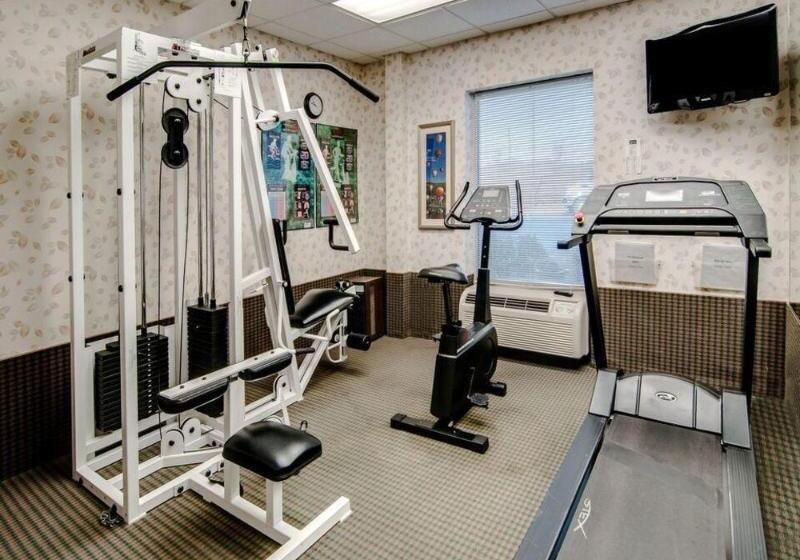 هتل Mainstay Suites Airport