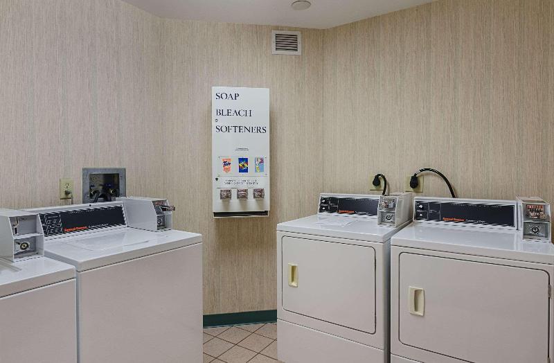 هتل Mainstay Suites Airport