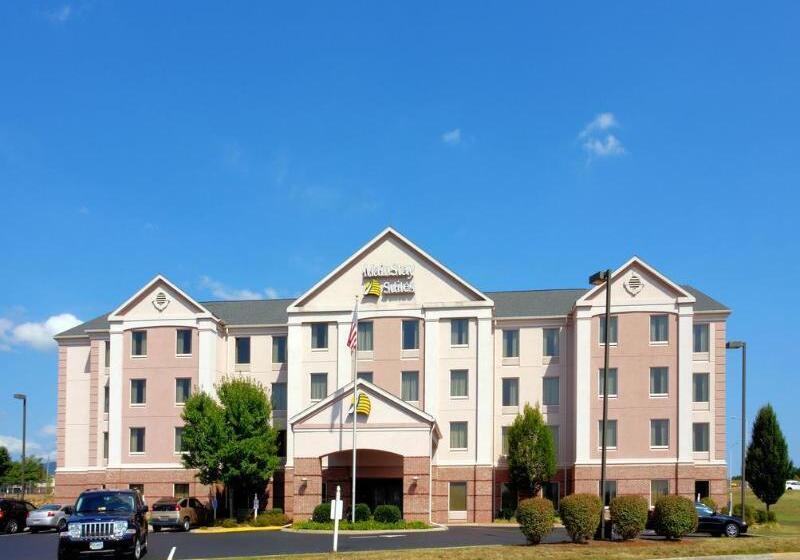 هتل Mainstay Suites Airport