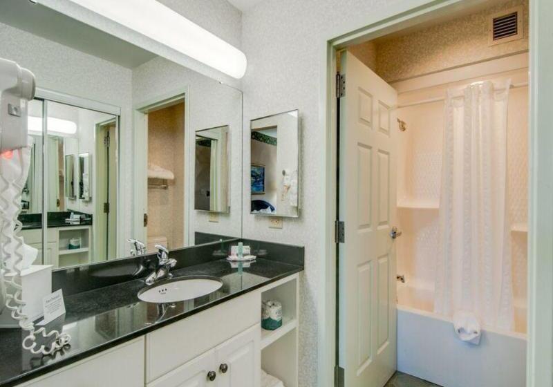 هتل Mainstay Suites Airport