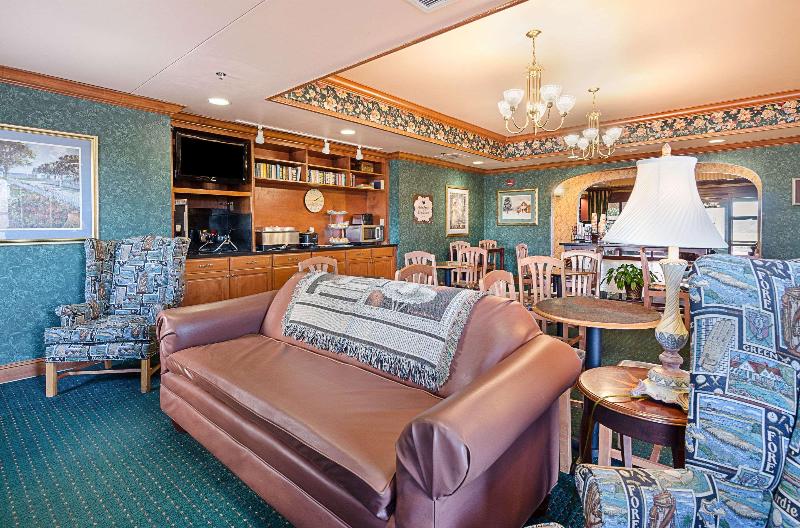 هتل Mainstay Suites Airport