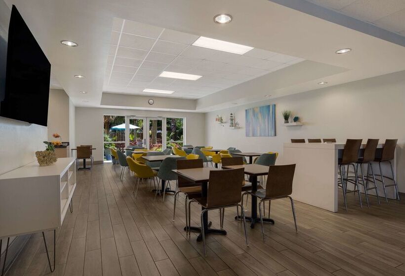 هتل Mainstay Suites Wilmington   University Area