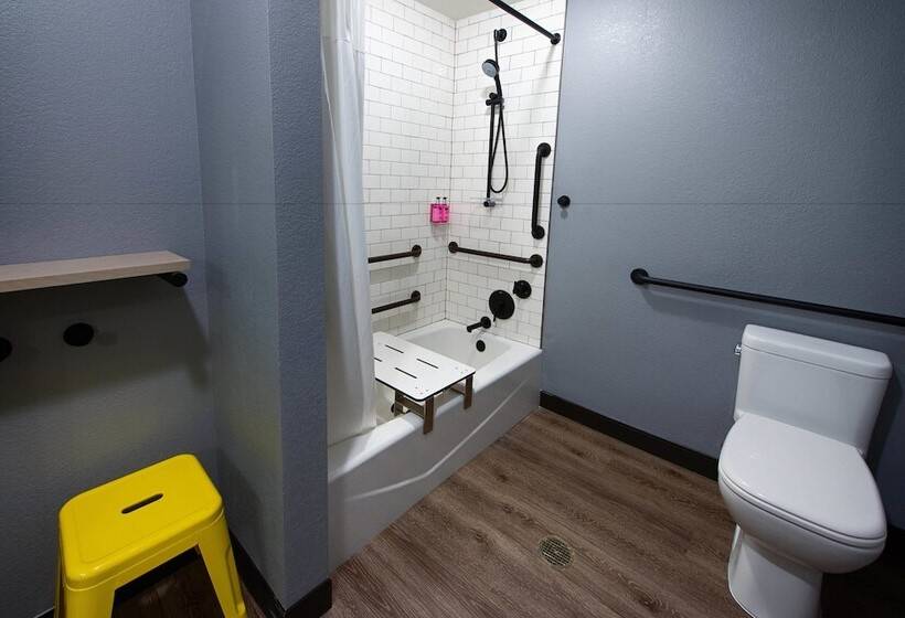 בית מלון כפרי Moxy New Orleans Downtown/french Quarter Area