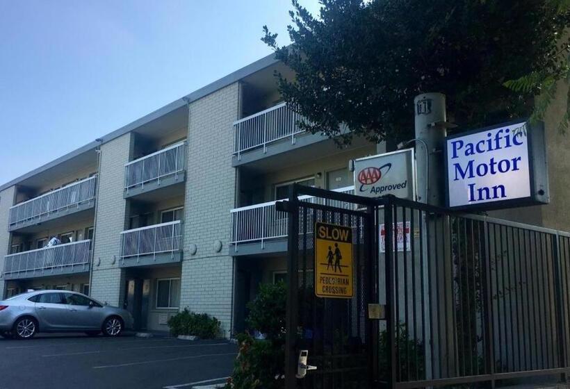 בית מלון כפרי Pacific Motor Inn