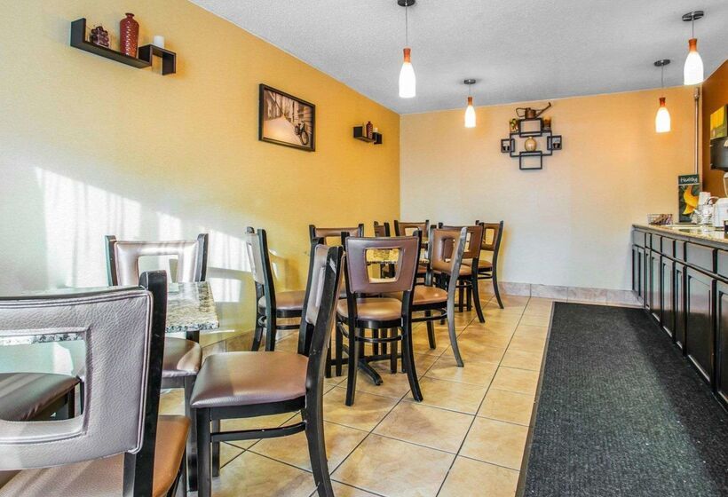 Hotel Quality Inn Central Wisconsin Airport Mosinee en Mosinee Destinia