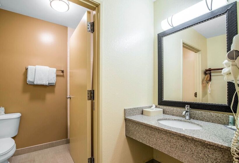 Отель Quality Inn Loudon Concord