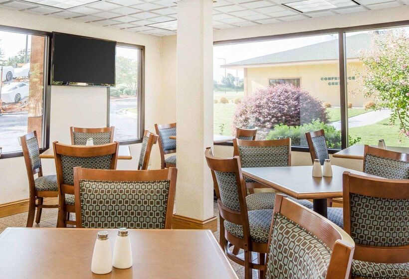 هتل Quality Inn