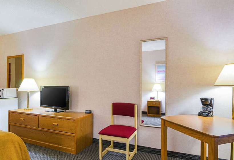 בית מלון כפרי Quality Inn Rosebud Casino
