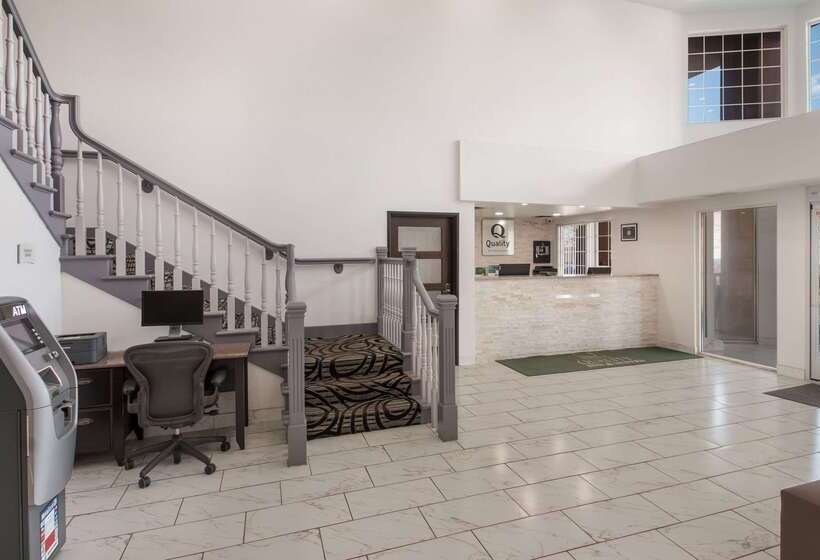 هتل Quality Inn & Suites Airport West