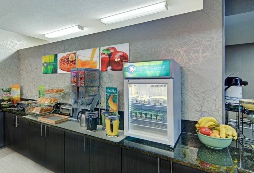 호텔 Quality Inn & Suites