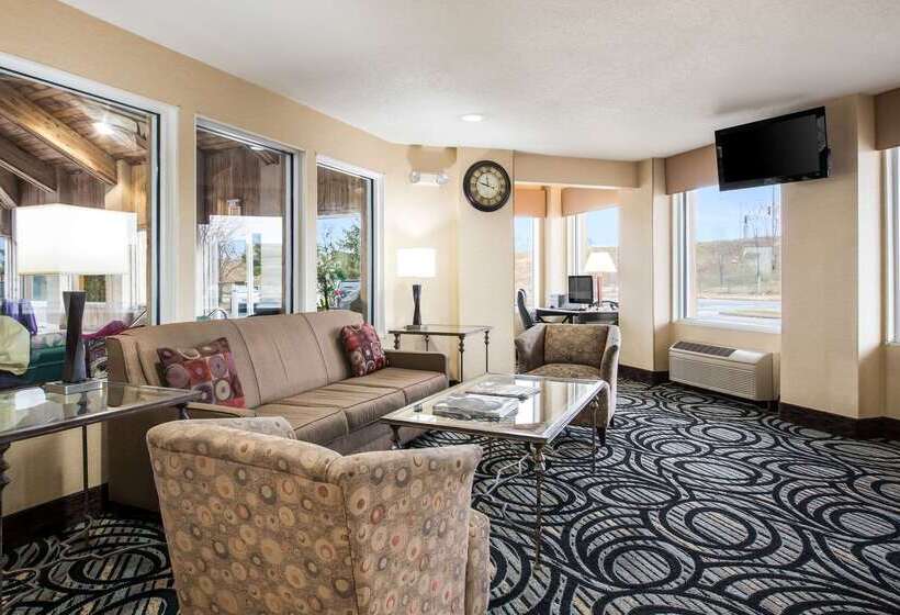 Отель Quality Inn & Suites