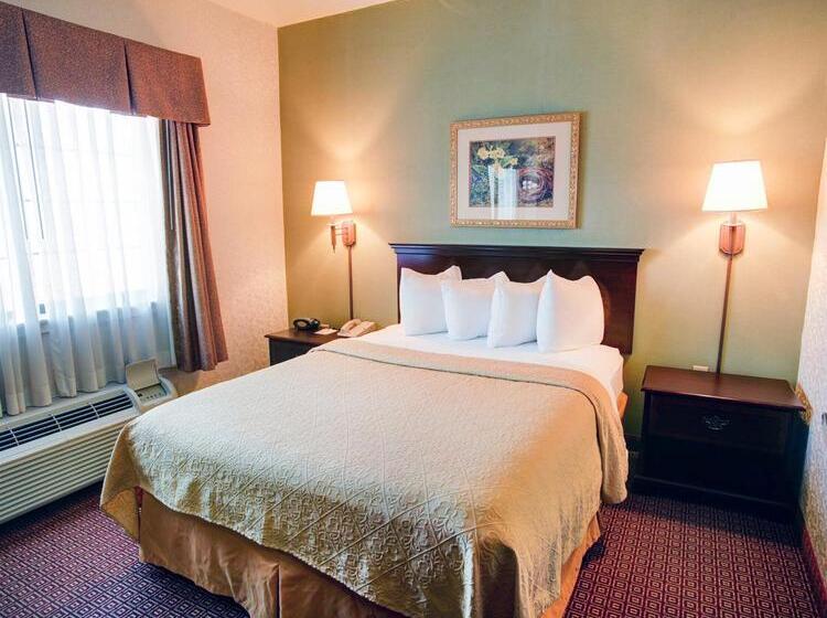هتل Quality Inn & Suites Near University