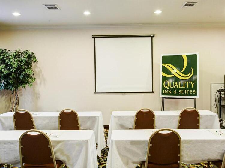 هتل Quality Inn & Suites Near University
