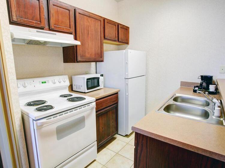 هتل Quality Inn & Suites Near University