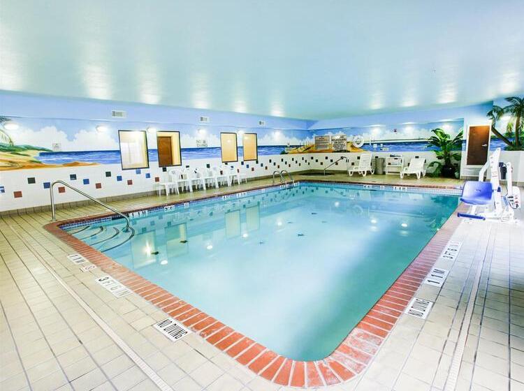 هتل Quality Inn & Suites Near University