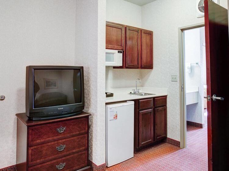 هتل Quality Inn & Suites Near University