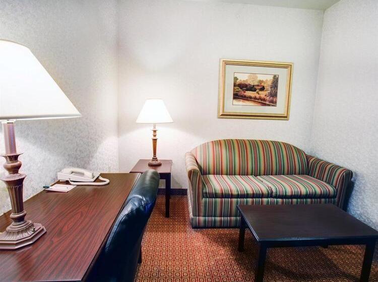 هتل Quality Inn & Suites Near University